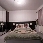 Apartment-Sleeps4-Parking-Balcony