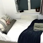 Apartment-Sleeps4-Parking-Balcony