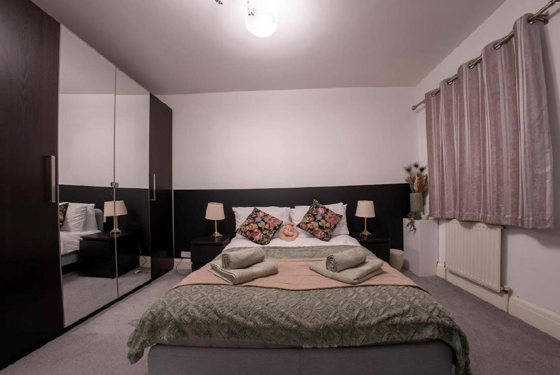 Apartment Apartment-sleeps4-parking-balcony