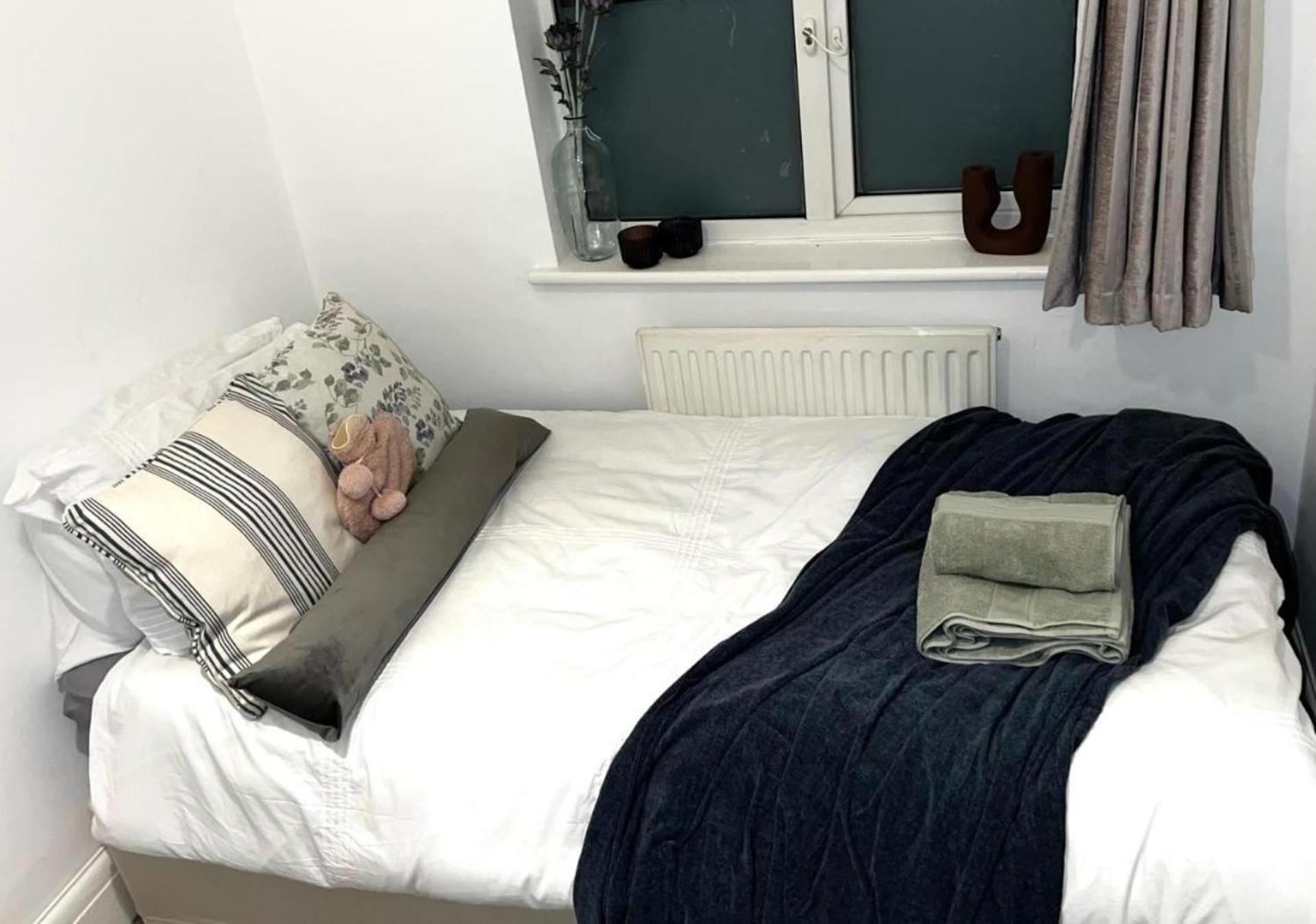 Apartment-sleeps4-parking-balcony *