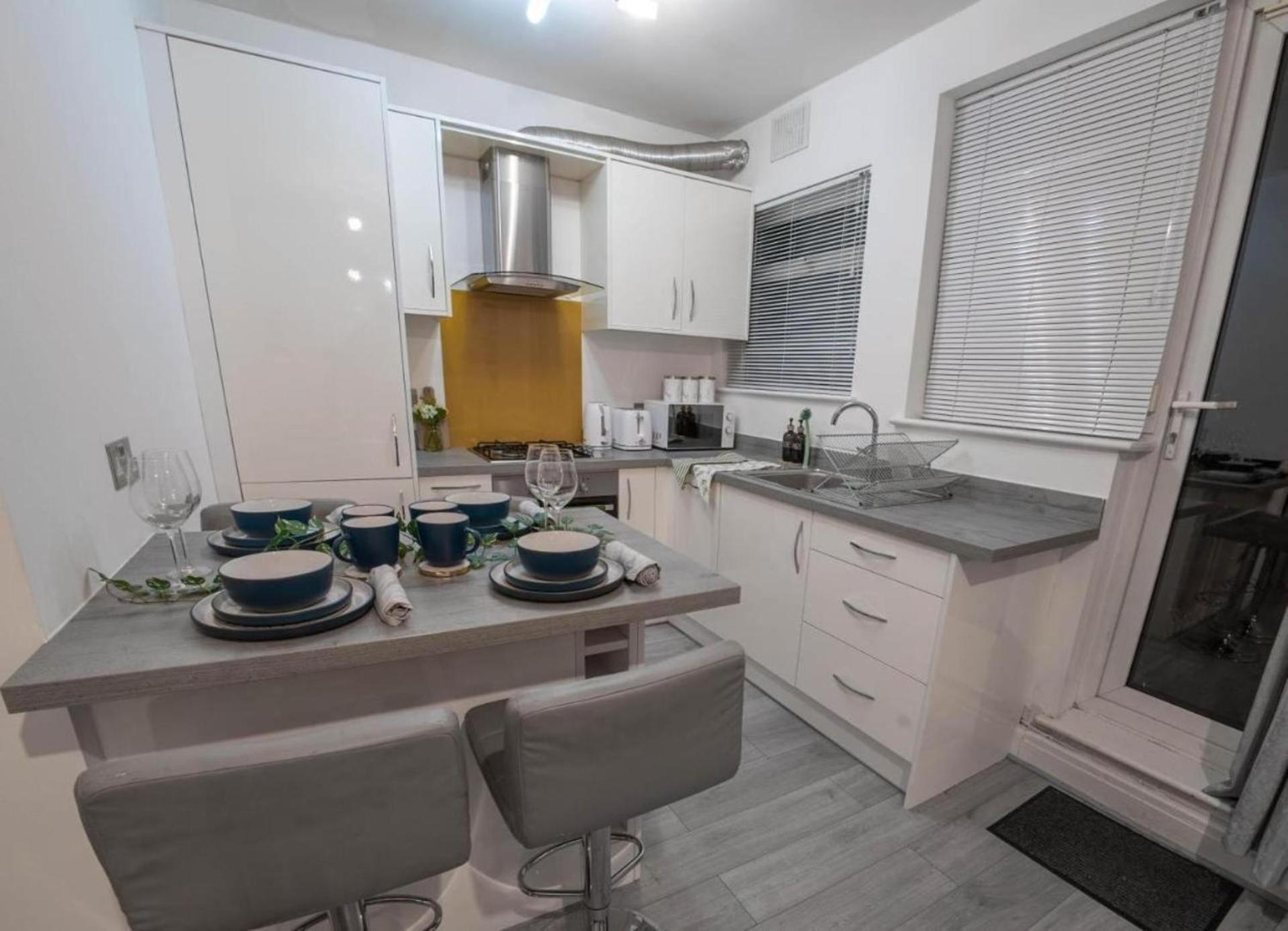 Apartment Apartment-sleeps4-parking-balcony