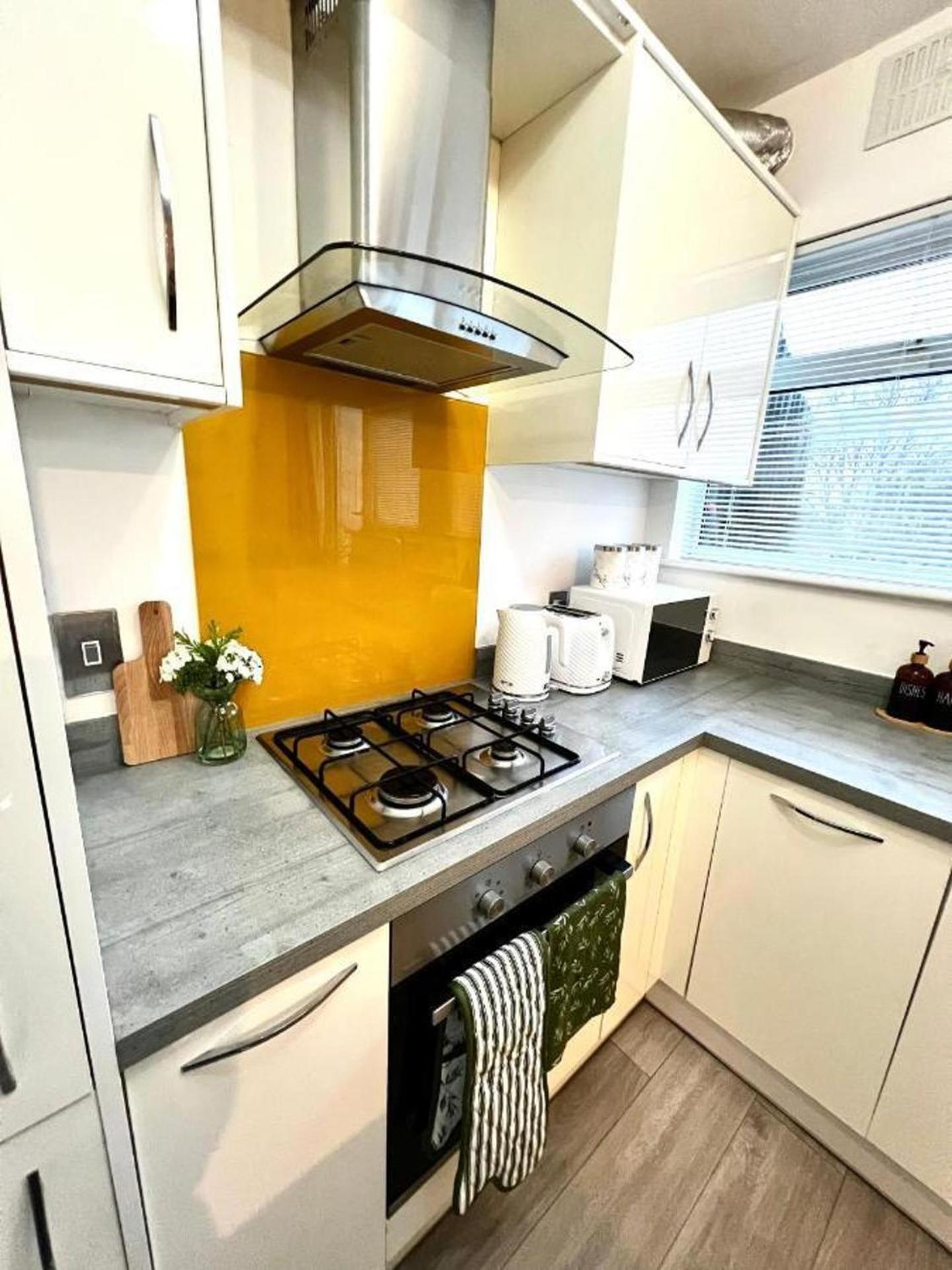 Apartment-sleeps4-parking-balcony